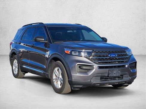 Used 2022 Ford Explorer XLT RWD image 3