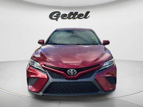 Used 2018 Toyota Camry SE FWD image 2