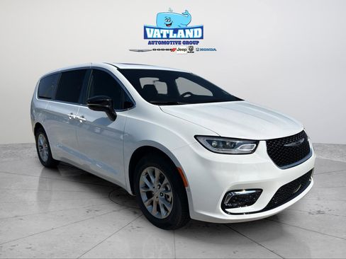 New 2026 Chrysler Pacifica Limited FWD image 22