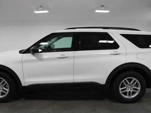 New 2026 Ford Explorer Active w/ Active Comfort Package RWD image 5