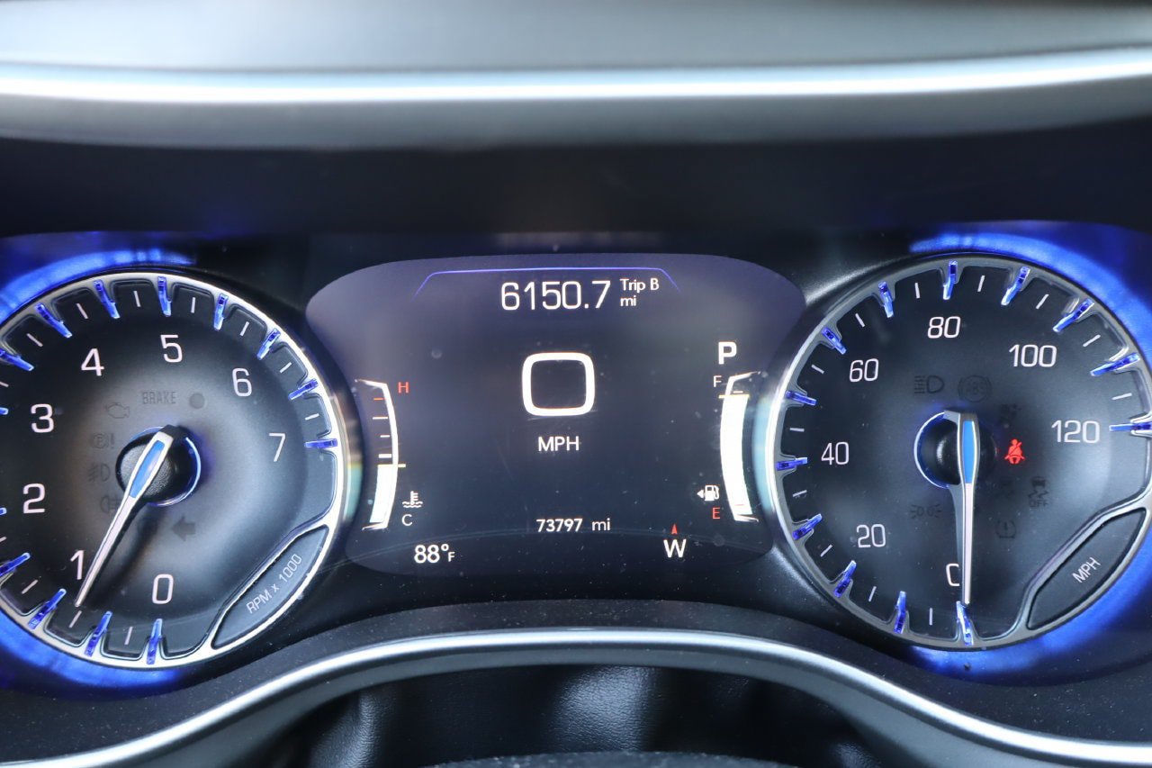 Used 2025 Chrysler Pacifica Select FWD image 10