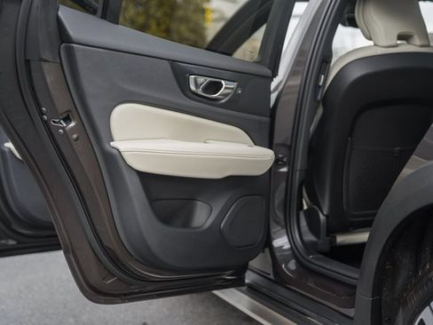 Used 2024 Volvo V60 B5 Cross Country Ultimate w/ Protection Package Premier image 37