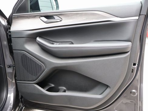 New 2025 Jeep Grand Cherokee L Limited image 8