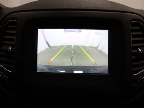 Used 2021 Jeep Compass Latitude w/ Sun and Sound Group AWD/4WD image 47