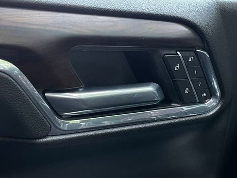 Used 2025 GMC Sierra 1500 SLT image 12