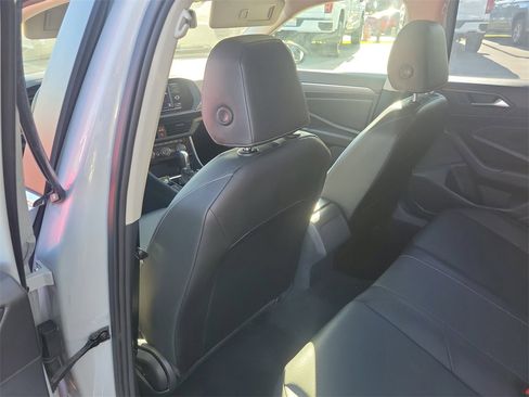 Used 2019 Volkswagen Jetta SE image 11