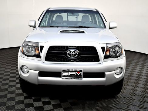 Used 2011 Toyota Tacoma TRD Sport image 3