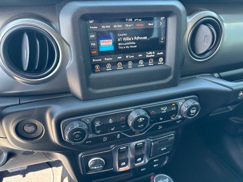 Used 2021 Jeep Wrangler Sport AWD/4WD image 9