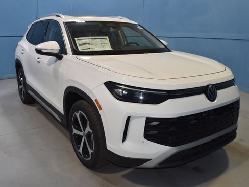 New 2026 Volkswagen Tiguan SE image 1