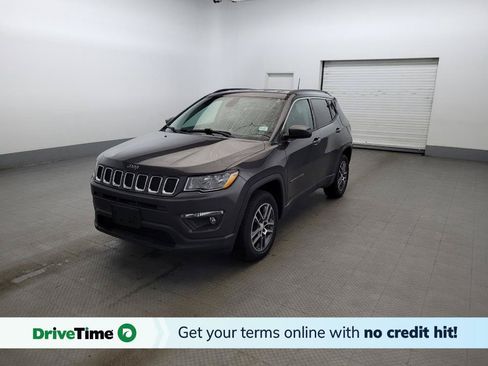 Used 2017 Jeep Compass Latitude w/ Popular Equipment Group AWD/4WD image 1