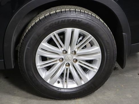 Used 2024 Mitsubishi Outlander ES FWD image 32