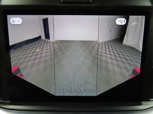 Used 2025 Ford F250 Platinum w/ FX4 Off-Road Package image 18