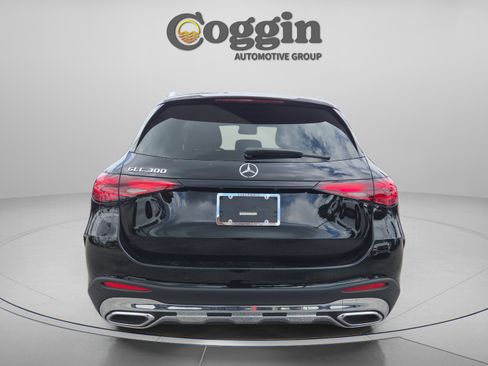 Used 2026 Mercedes-Benz GLC 300 image 4