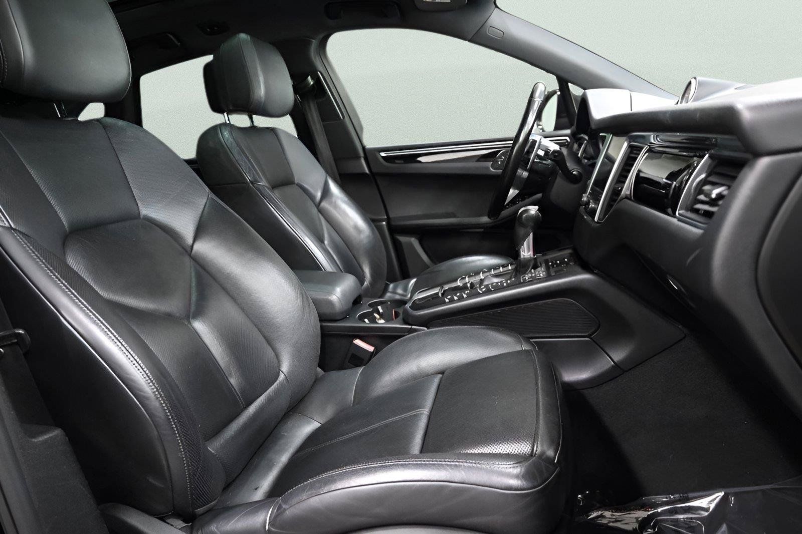 Used 2018 Porsche Macan AWD/4WD image 22