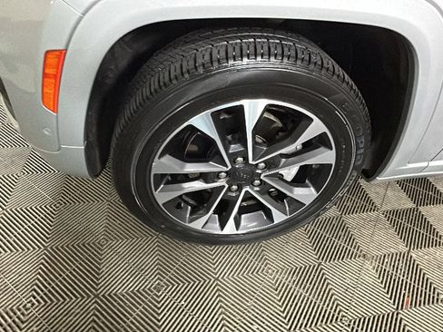 Used 2023 Jeep Grand Cherokee Overland AWD/4WD image 10