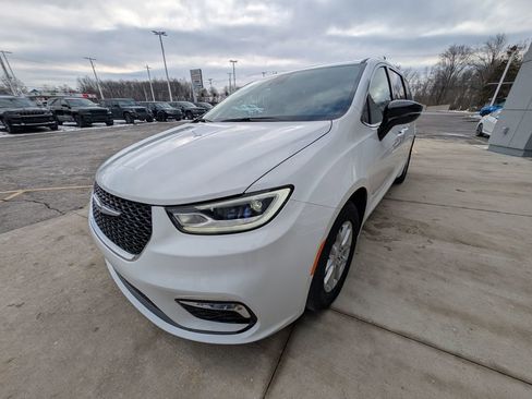 New 2026 Chrysler Pacifica Select image 8