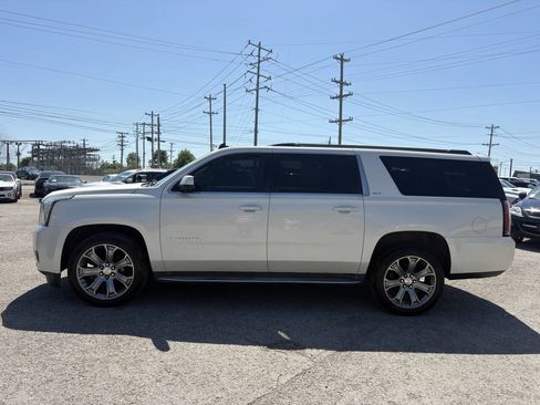 Used 2015 GMC Yukon XL SLT w/ Open Road Package AWD/4WD image 3