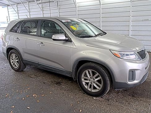 Used 2015 Kia Sorento LX image 8