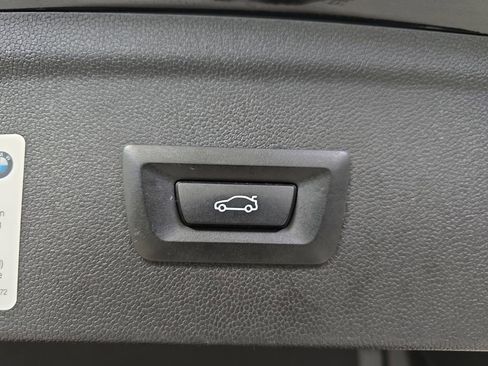 Used 2023 BMW iX xDrive50 w/ Sport Package image 31