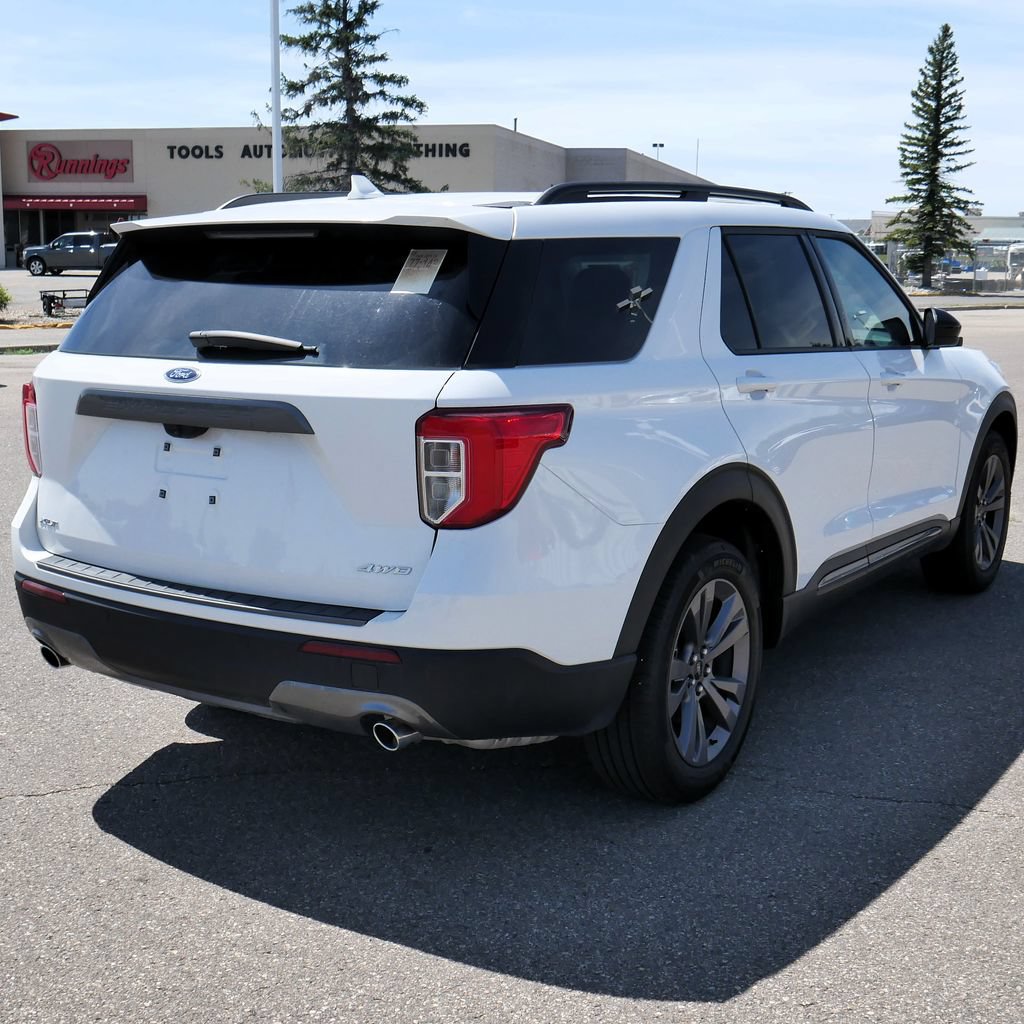 Used 2024 Ford Explorer XLT w/ Equipment Group 202A AWD/4WD image 11