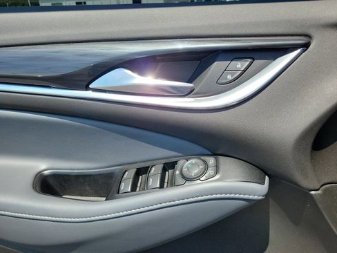 Used 2022 Buick Enclave Essence w/ Experience Buick Package FWD image 29