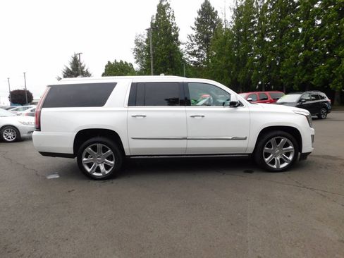 Used 2017 Cadillac Escalade ESV Premium Luxury AWD/4WD image 24