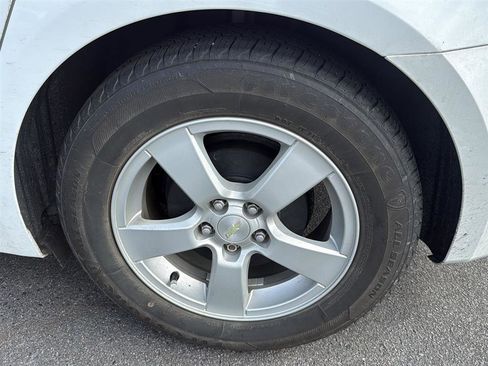 Used 2016 Chevrolet Cruze LT image 10