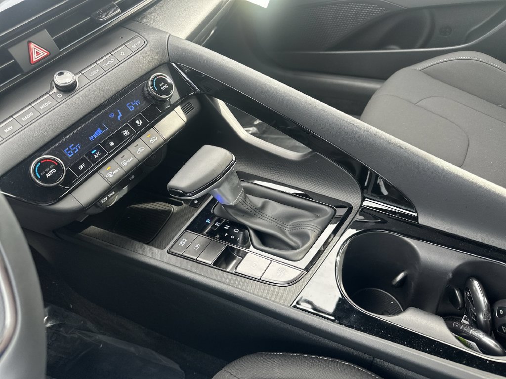 New 2026 Hyundai Elantra SEL FWD image 16