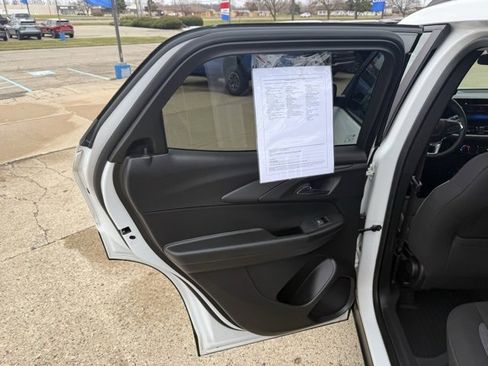 Used 2024 Chevrolet TrailBlazer LT w/ LT Cold Weather Package image 14