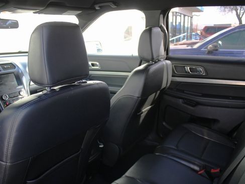 Used 2018 Ford Explorer XLT w/ Equipment Group 202A image 15