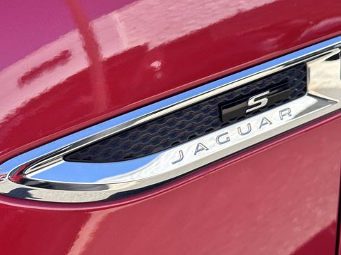 Used 2018 Jaguar E-PACE S AWD/4WD image 21