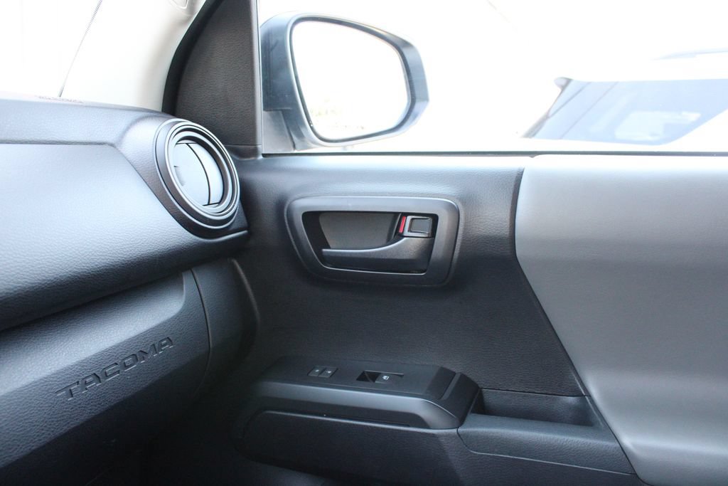 Used 2020 Toyota Tacoma SR AWD/4WD image 19