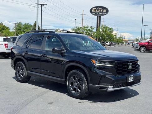 Used 2025 Honda Pilot TrailSport image 11