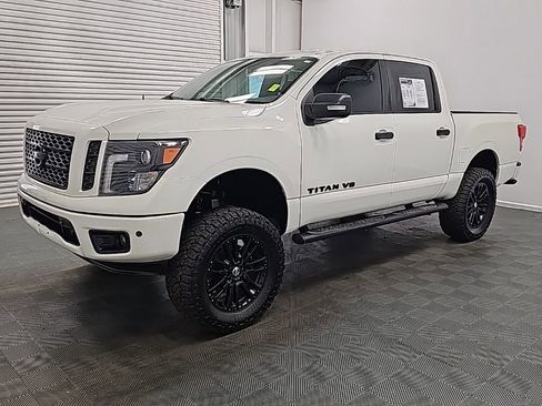 Used 2018 Nissan Titan SL w/ Midnight Edition image 4