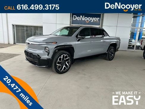 Used 2025 Chevrolet Silverado EV RST AWD/4WD image 1