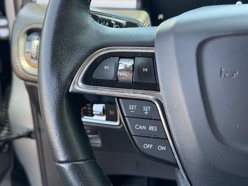Used 2022 Lincoln Nautilus FWD w/ Premium Package image 28