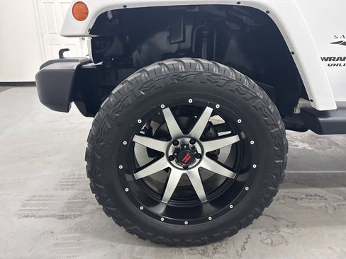 Used 2017 Jeep Wrangler Unlimited Sahara image 59