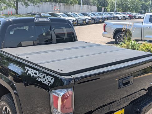 Certified 2022 Toyota Tacoma TRD Sport w/ TRD Premium Sport Package AWD/4WD image 18