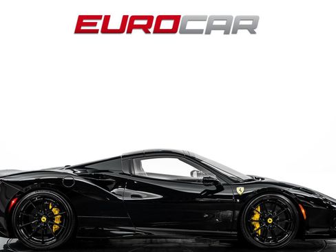 Used 2022 Ferrari F8 Tributo RWD image 7