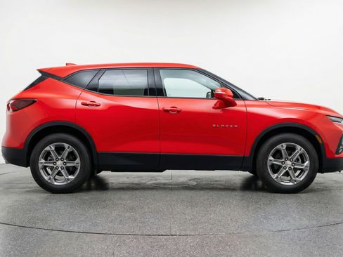 Used 2025 Chevrolet Blazer LT FWD image 11