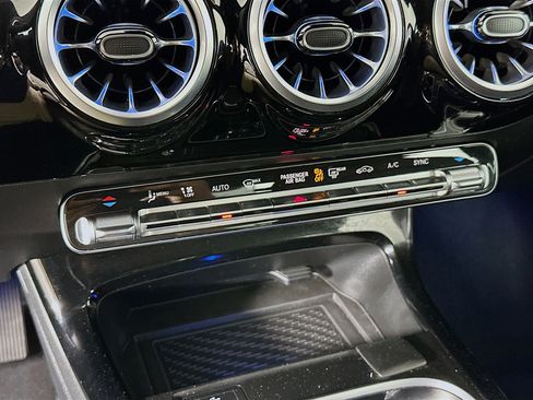 Used 2025 Mercedes-Benz CLA 250 image 23