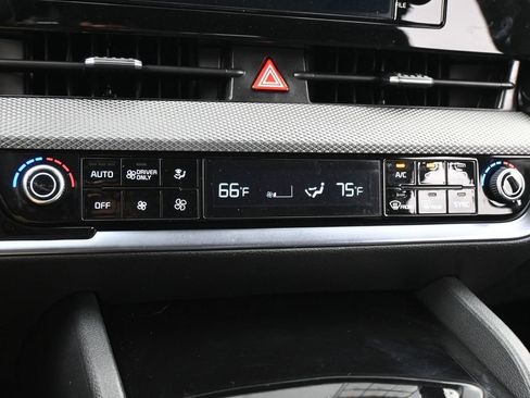 Used 2025 Kia Sportage LX image 21