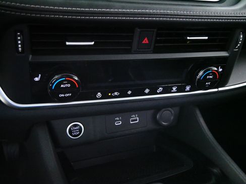 Used 2022 Nissan Rogue S AWD/4WD image 23