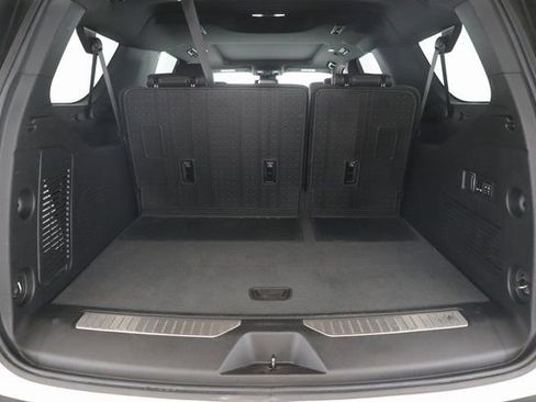 Used 2023 Chevrolet Suburban Z71 image 32