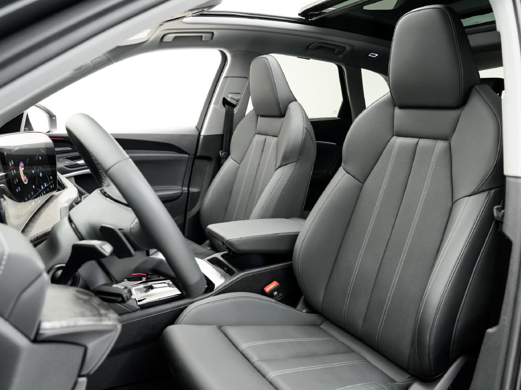 Certified 2025 Audi Q5 Prestige AWD/4WD image 5