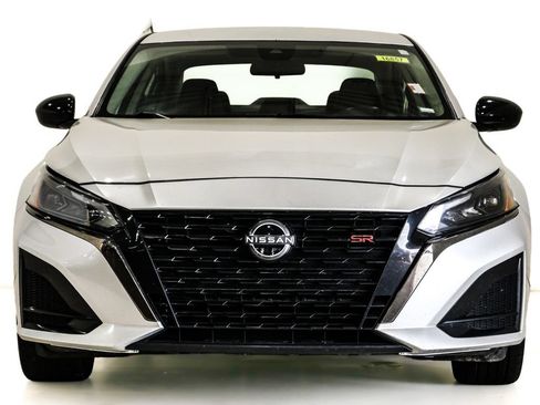 Used 2024 Nissan Altima 2.5 SR FWD image 2