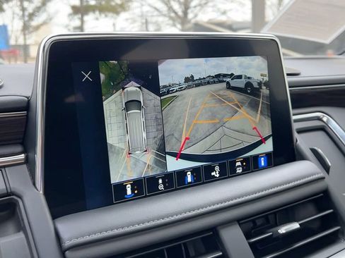 Used 2022 Chevrolet Suburban LT w/ Luxury Package image 28