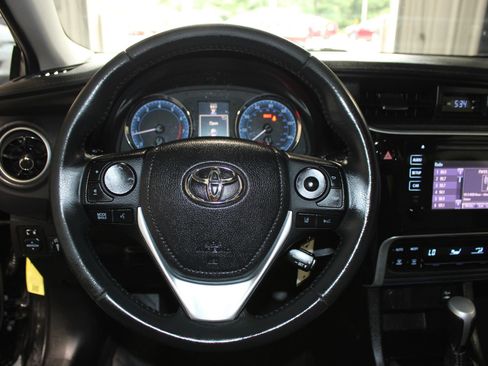 Used 2019 Toyota Corolla SE FWD image 11