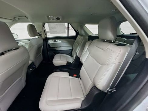 Used 2025 Ford Explorer Active w/ Active Comfort Package image 24