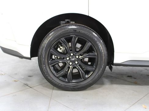 Used 2022 Ford Edge SE w/ Black Appearance Package image 13